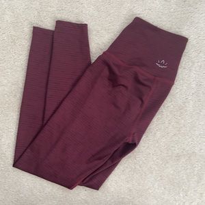 Beyond yoga leggings size medium